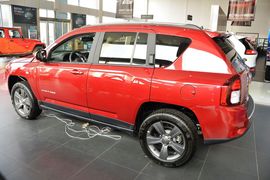 2014款Jeep指南者2.4L四驱舒适版