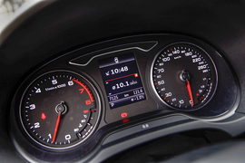 2014款奔驰CLA对比奥迪A3三厢评测