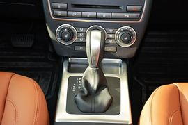 2015款路虎神行者2 2.0T Si4 HSE Luxury汽油版