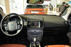 2015款路虎神行者2 2.0T Si4 HSE Luxury汽油版