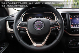   试驾体验Jeep自由光