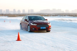 2013款蒙迪欧冰雪试驾体验