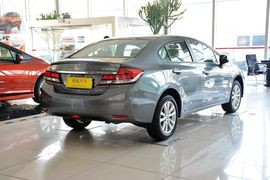2014款本田思域1.8L自动舒适版