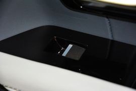 2015款路虎揽胜极光2.0T耀慕创世限量版