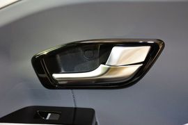 2015款路虎揽胜极光2.0T耀慕创世限量版