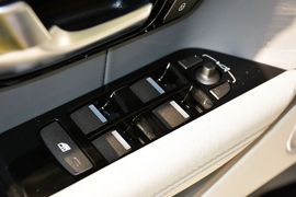 2015款路虎揽胜极光2.0T耀慕创世限量版