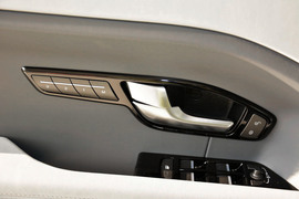 2015款路虎揽胜极光2.0T耀慕创世限量版