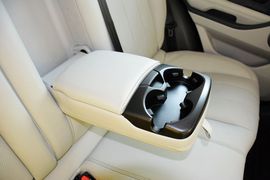 2015款路虎揽胜极光2.0T耀慕创世限量版