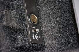 2015款路虎揽胜极光2.0T耀慕创世限量版