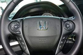 2015款本田缤智1.8L