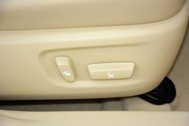 2015款丰田凯美瑞2.0G领先版
