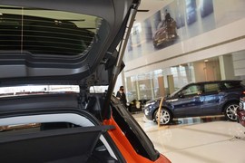 2015款路虎揽胜极光2.0T倾橙限量版