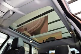 2015款路虎揽胜极光2.0T倾橙限量版