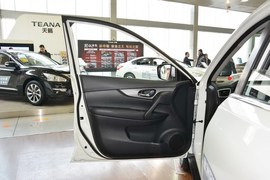 2014款日产奇骏2.0L