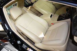 2015款丰田凯美瑞2.5G豪华导航版