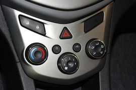   2014款雪佛兰爱唯欧两厢1.4SL MT舒适版