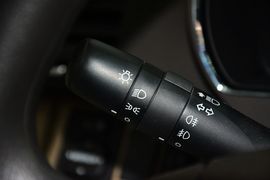 2012款丰田汉兰达2.7L两驱7座精英版