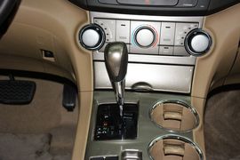 2012款丰田汉兰达2.7L两驱7座精英版