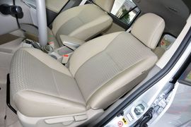 2015款丰田逸致跨界版180E