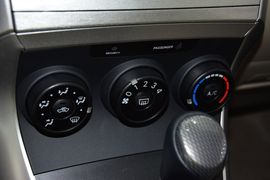 2015款丰田逸致跨界版180E