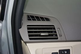 2015款丰田逸致跨界版180E