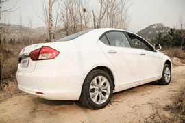 2014款江淮和悦试驾图解