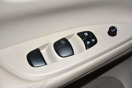 2014款日产骐达1.6L