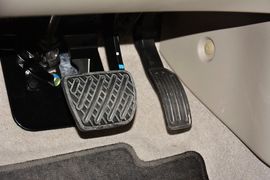 2014款日产骐达1.6L