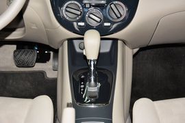 2014款日产骐达1.6L