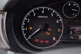 2014款日产骐达1.6L