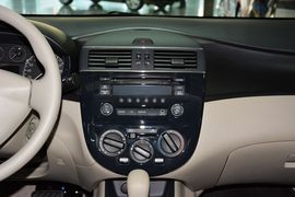 2014款日产骐达1.6L