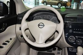 2014款日产骐达1.6L