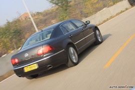 2009款辉腾V8L试驾