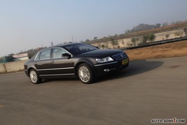 2009款辉腾V8L试驾