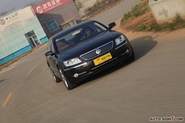 2009款辉腾V8L试驾