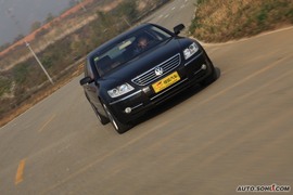 2009款辉腾V8L试驾