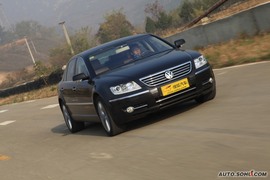 2009款辉腾V8L试驾