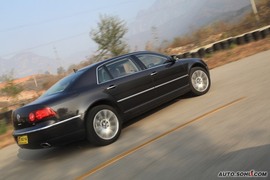 2009款辉腾V8L试驾