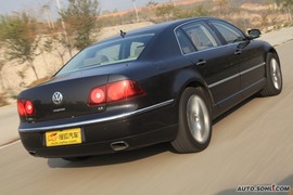 2009款辉腾V8L试驾