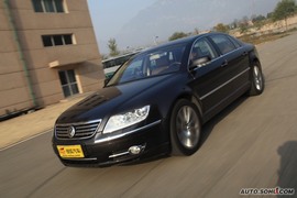 2009款辉腾V8L试驾