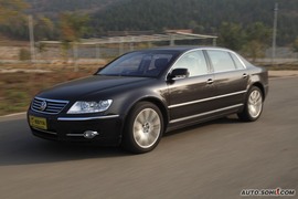 2009款辉腾V8L试驾