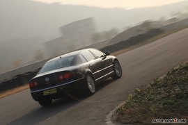 2009款辉腾V8L试驾