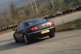 2009款辉腾V8L试驾
