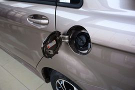 2015款绅宝D20三厢