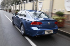 2015款凌渡330TSI豪华型试驾组图