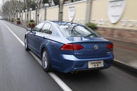 2015款凌渡330TSI豪华型试驾组图