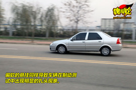 2010款雪铁龙爱丽舍三厢试驾实拍