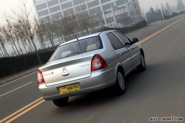 2010款雪铁龙爱丽舍三厢试驾实拍