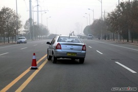 2010款雪铁龙爱丽舍三厢试驾实拍