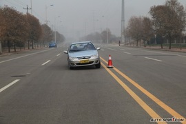 2010款雪铁龙爱丽舍三厢试驾实拍